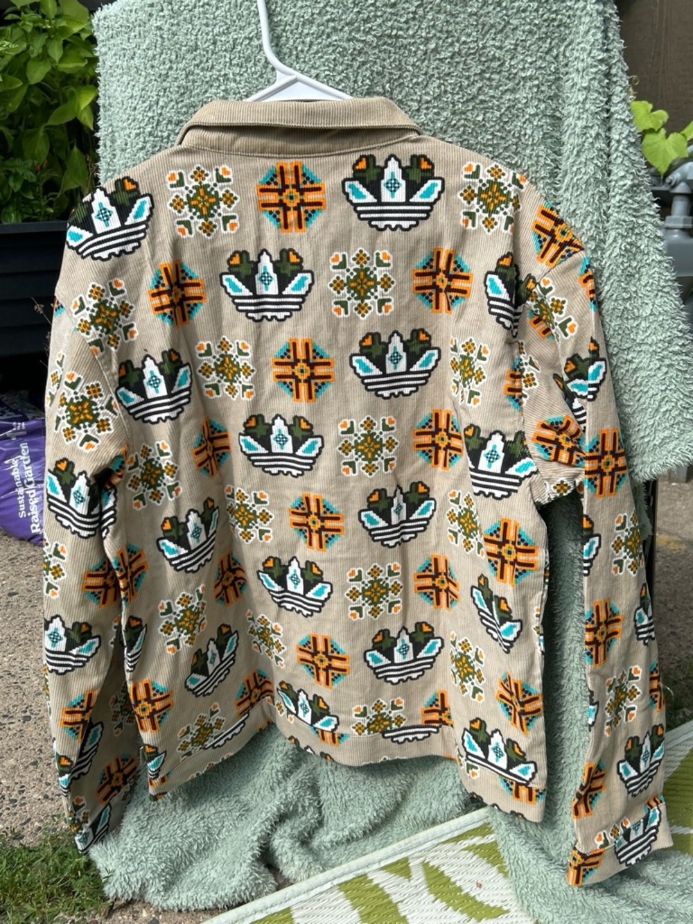 Adidas men’s Beige Zip Jacket with pixel pattern, size medium - Picture 4 of 5